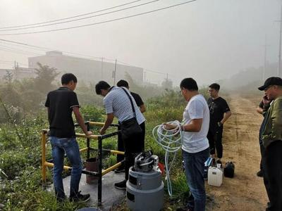 煙臺(tái)市生態(tài)環(huán)境局招遠(yuǎn)分局加強(qiáng)地下水監(jiān)測(cè)井環(huán)境安全專項(xiàng)檢查